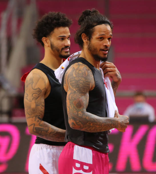 在低位单打 在低位单打