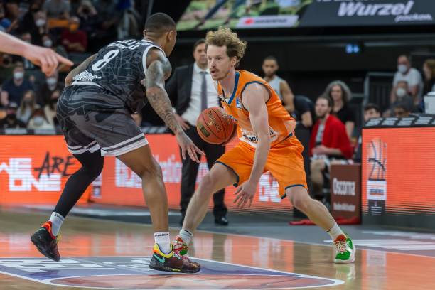 何在逆境中 何在逆境中